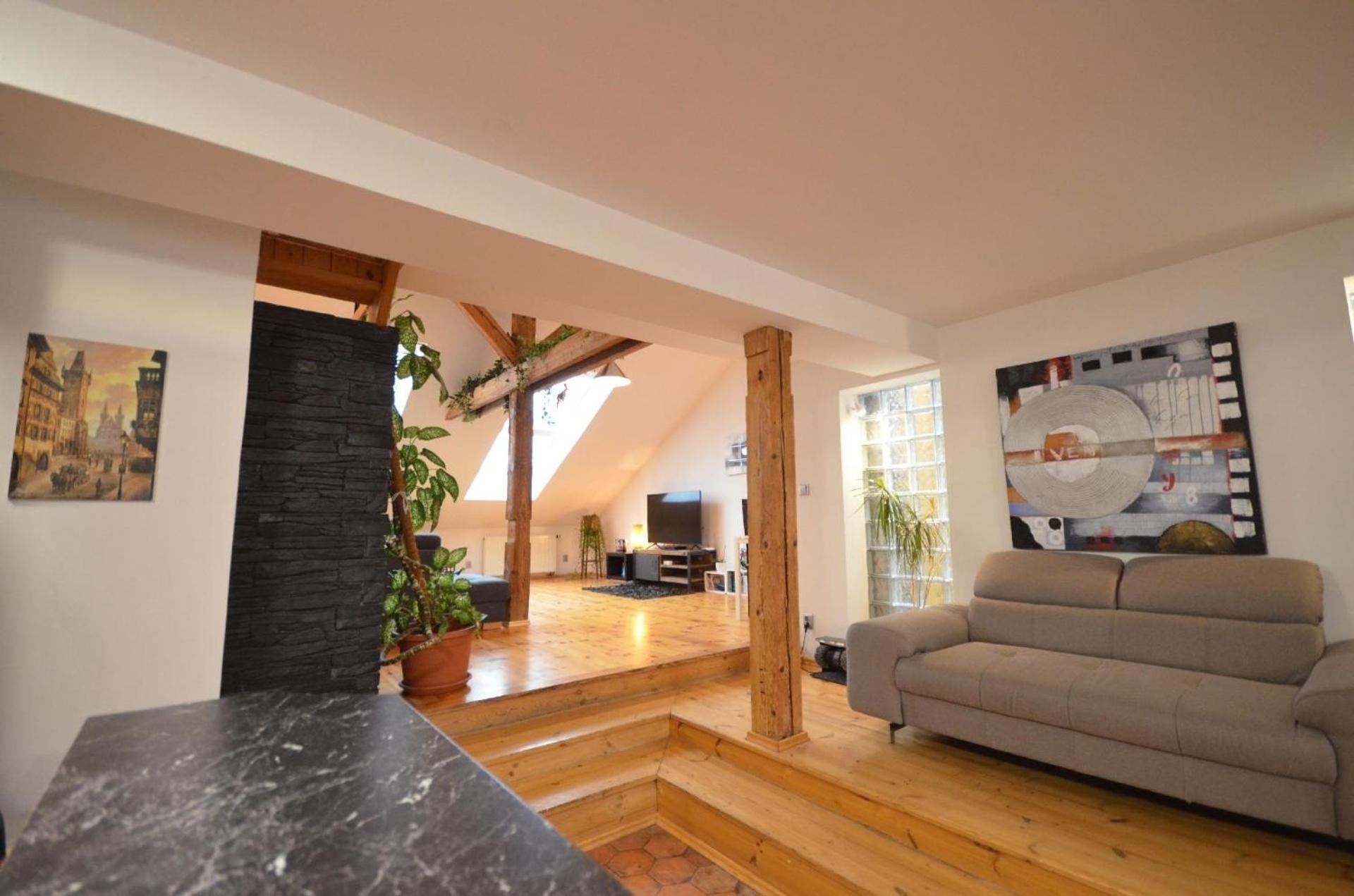 Apartment Dachgeschosswohnung Josefov Fuer 8 Personen In