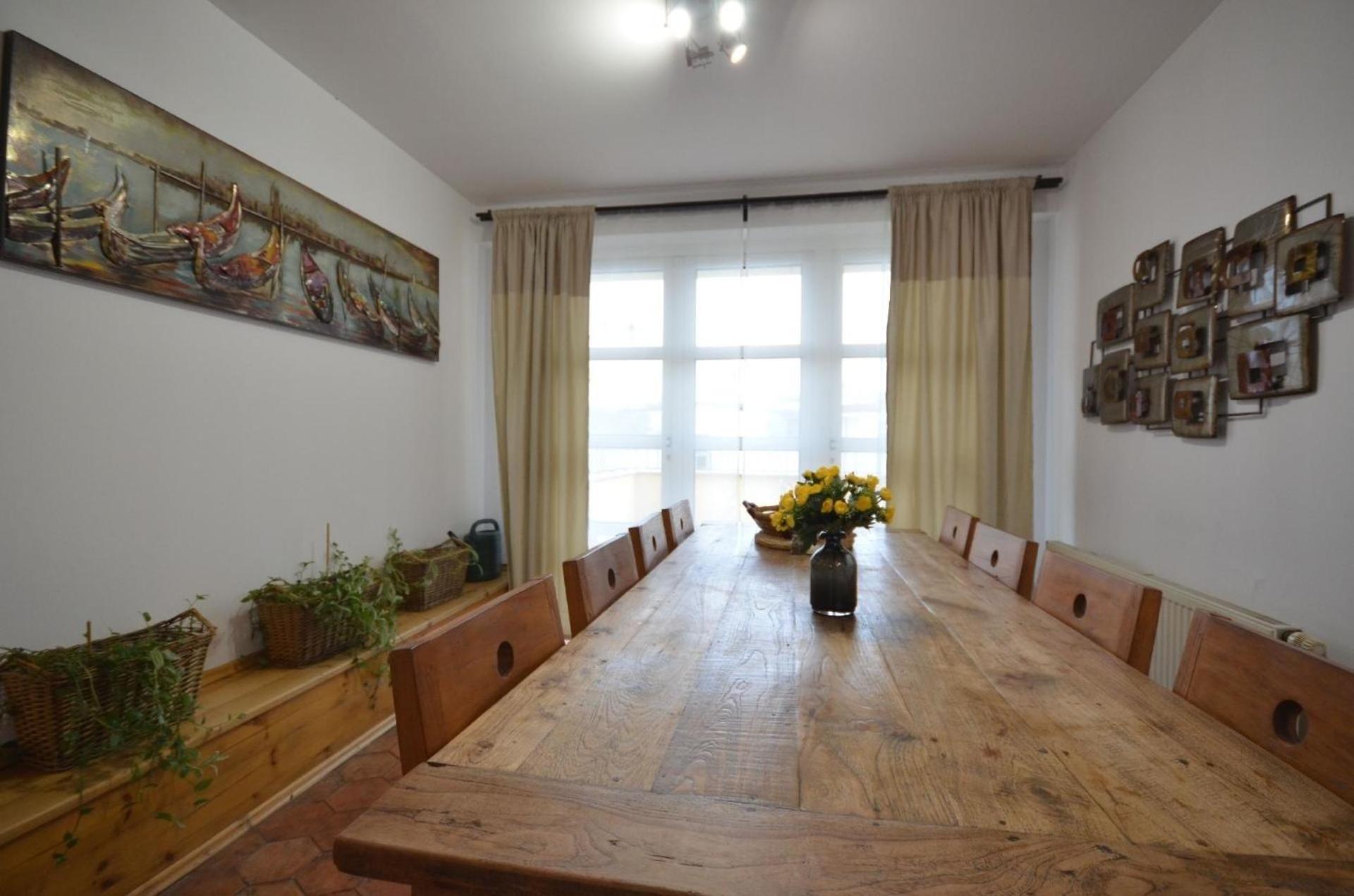 Dachgeschosswohnung Josefov Fuer 8 Personen In Apartment Prague